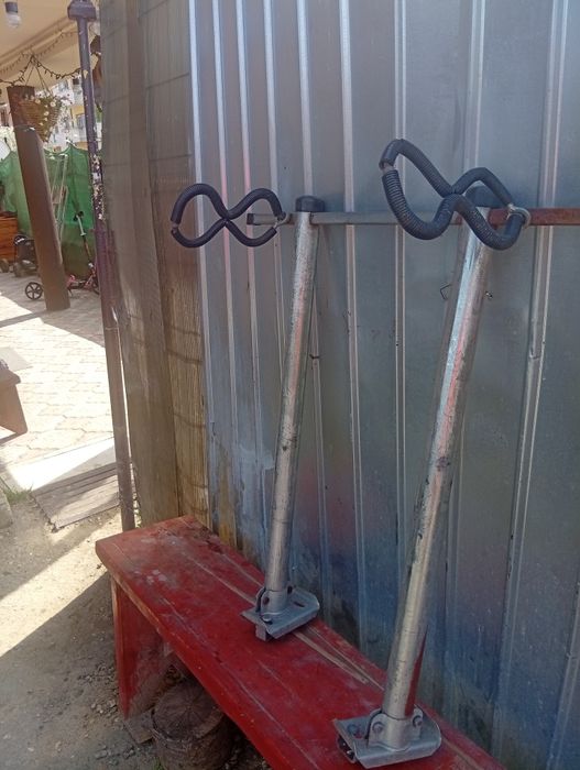 Vând suport biciclete