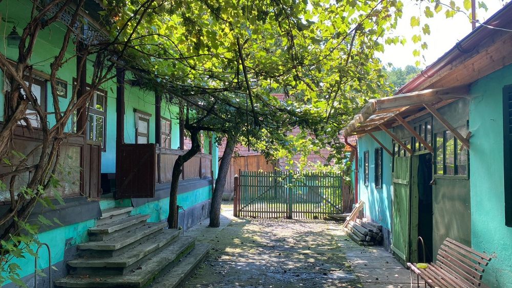 Vând casa urgent