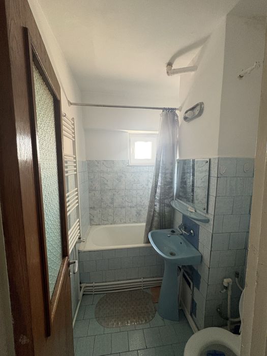 Inchiriez apartament