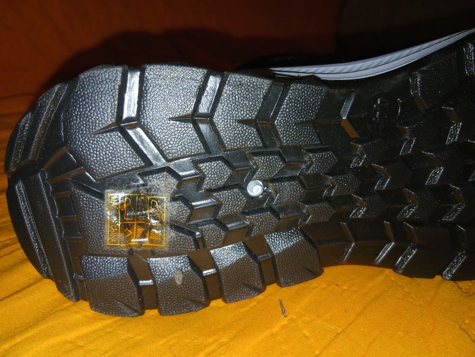 Ghete adidas imblanite noi marimea 44 nefolosite