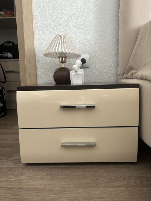 Туалетный стол и 2 тумбы