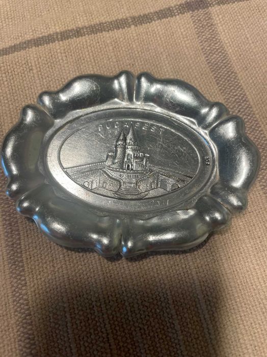 Vand scrumiera de argint.