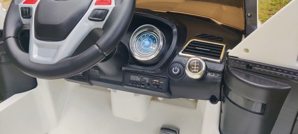 Акумулаторна количка джип