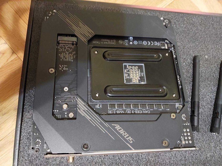 AMD Ryzen 5 5600X + Gigabyte X570i Aorus Pro Wi-Fi