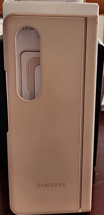Оригинален кейс + Samsung Z Fold 4 Beige, 512 GB в отлично състояние !