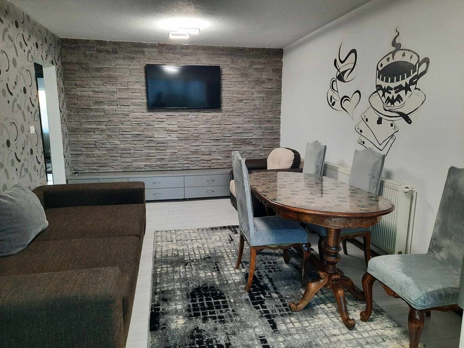Inchiriez apartament 4 camere zona centrala