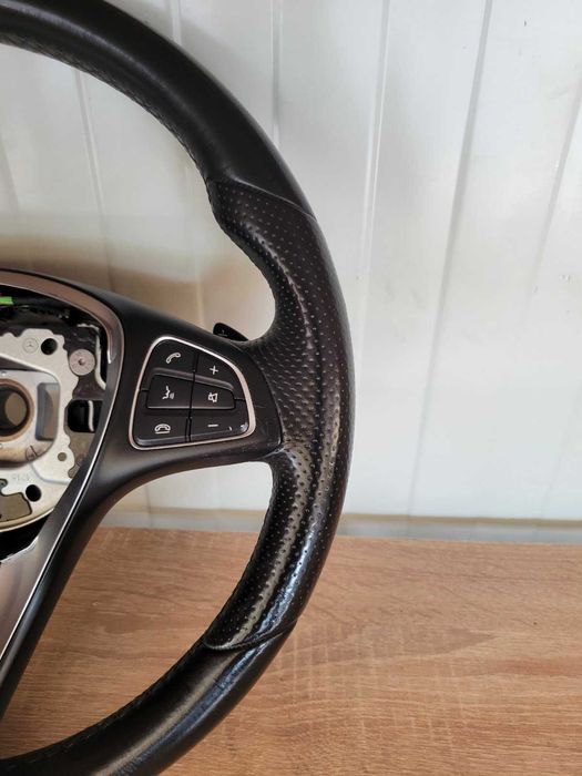 Продавам перфектен кожен волан с пера MERCEDES W205 W213 CLS 2015-2019