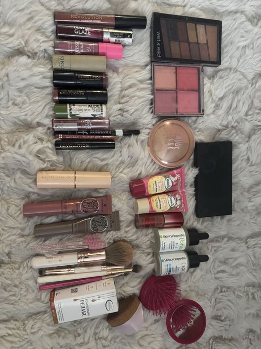 Pandora торбичка пълна с козметика лот