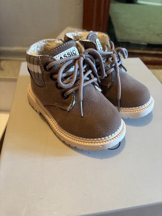 Продам детскую обувь