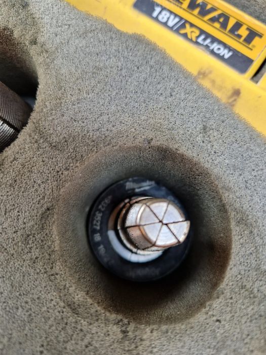 Masina pentru expandat tevi PEX Dewalt DCE 400