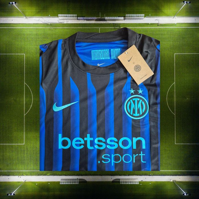 Официален първи екип Inter Milan сезон 2025/26