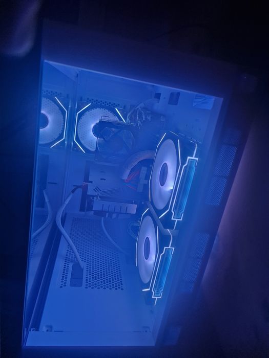 Продавам pc gaming