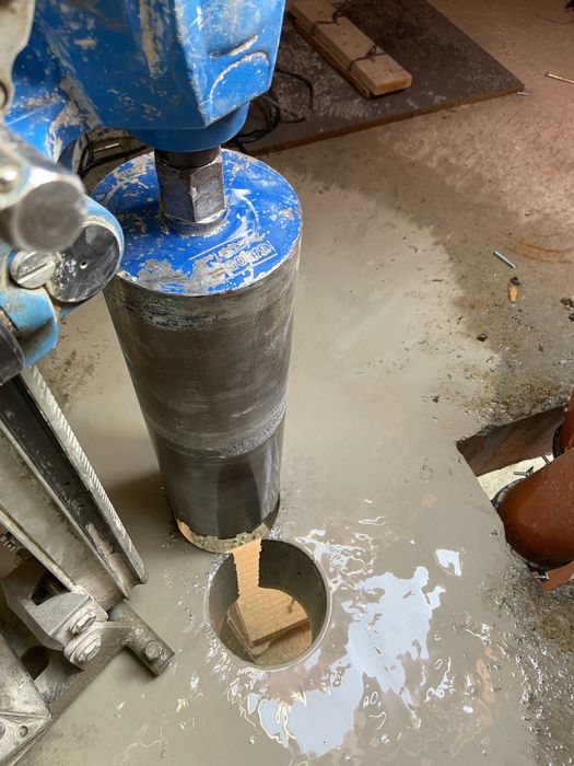 Диамантено пробиване, пробиване на отвори в бетон.