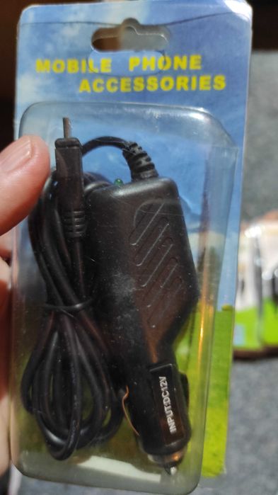 8 buc incarc auto iPhone Sony Samsung Nokia mini si microUSB, 120 RON