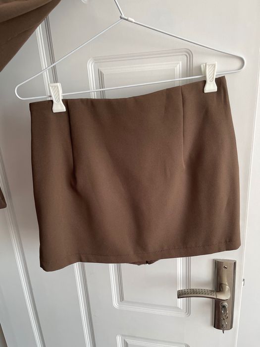 Дамски комплект елек и пола с панталонки