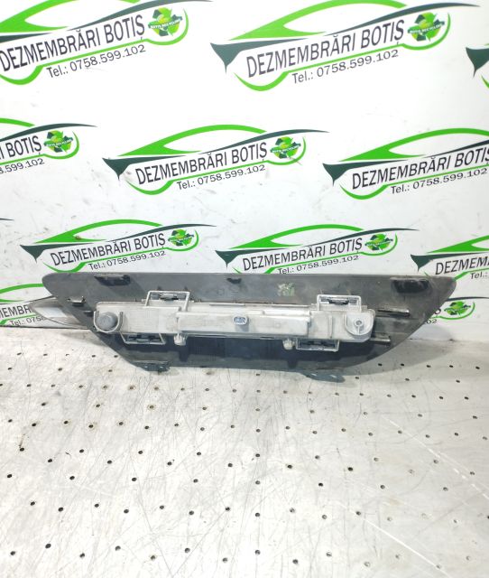 Proiector stanga A 204 906 89 00 Mercedes-Benz C-Class W204/S204