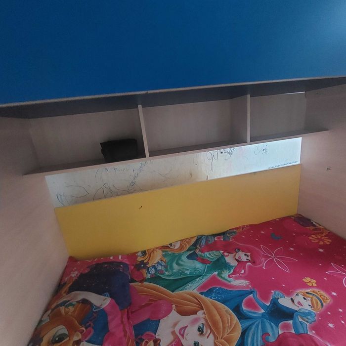Продам двух ярусную кровать