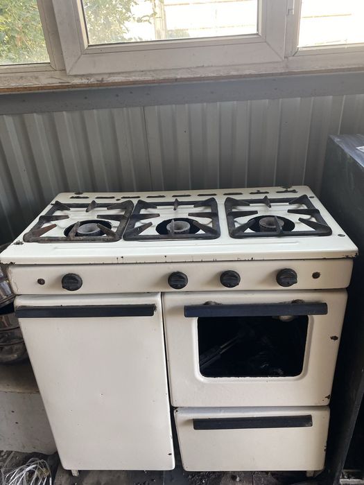 Продам газовую плиту