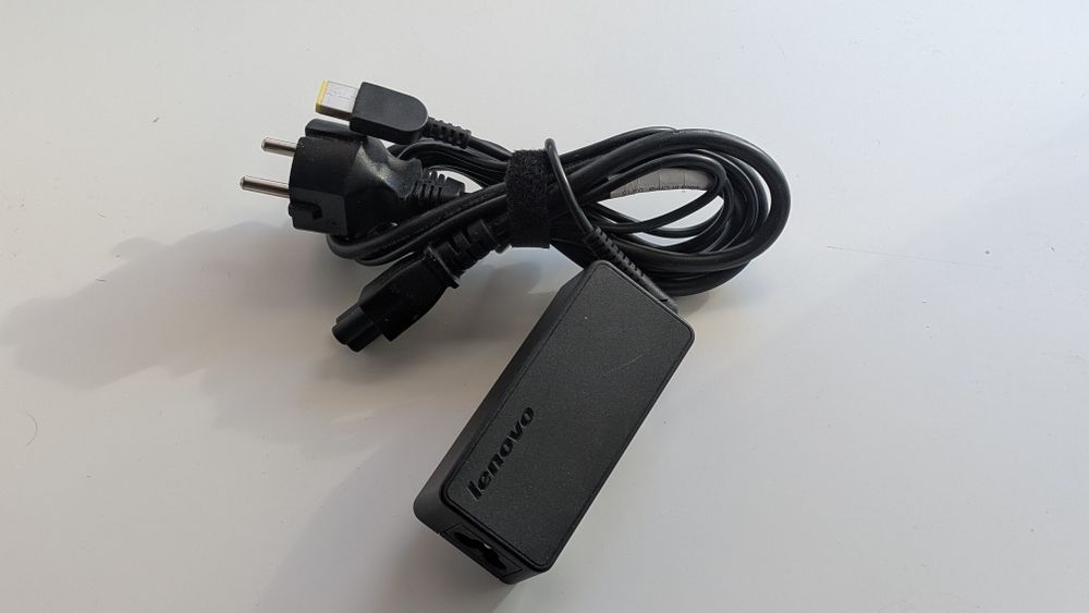 Încărcător Laptop Lenovo
