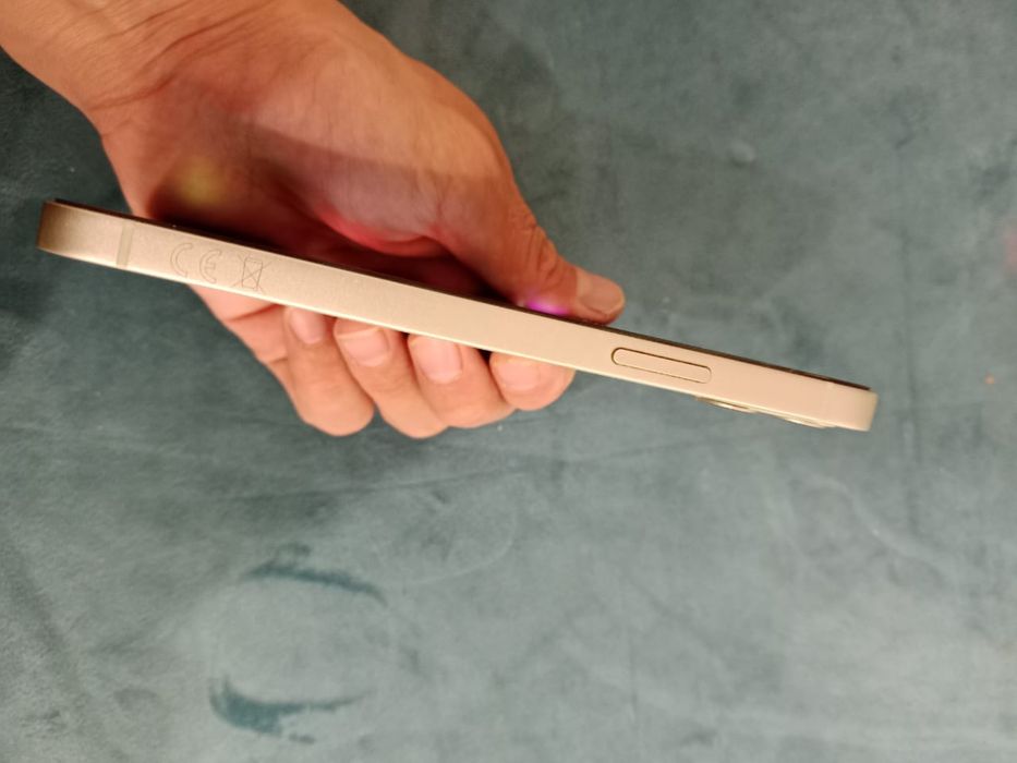 Продам Iphone 12