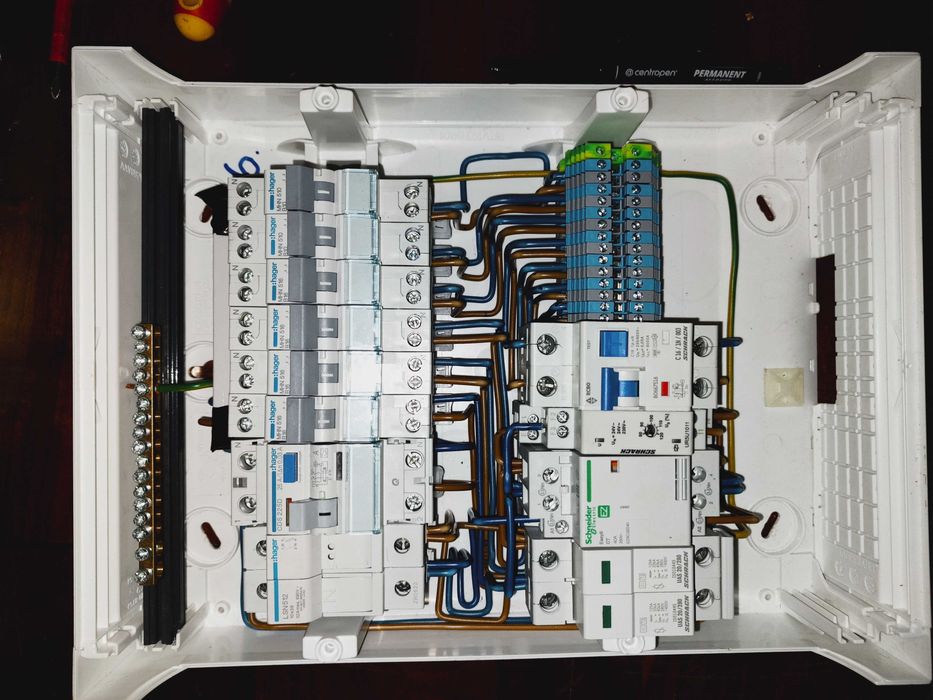 Electrician constructii