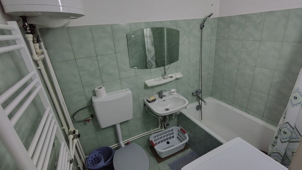 Închiriez Garsonieră