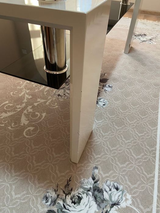 Стъклена маса за хол