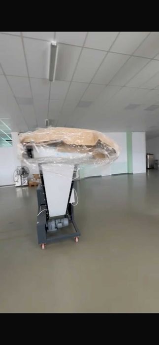 Елеватор транспортьор за смачкване на маса (тесто, пластилин и други)