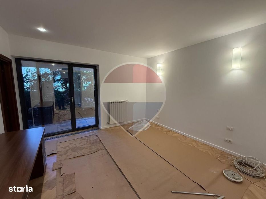 INCHIRIERE Apartament cu 3 camere + curte in zona Primaverii