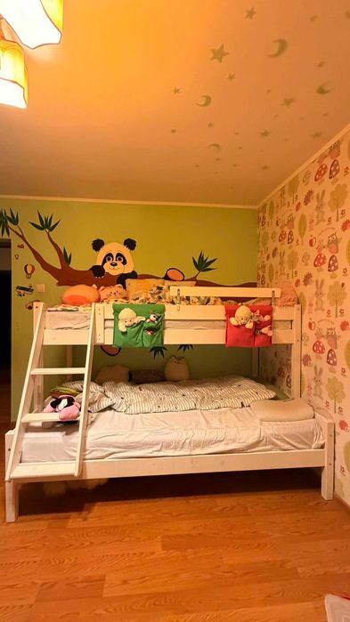 Pat cu saltele si lenjeri