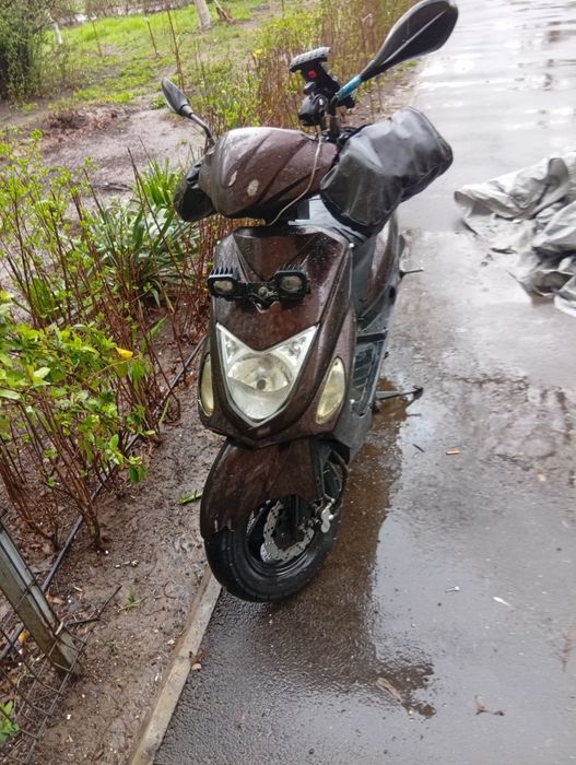 Vând scuter fara permis.