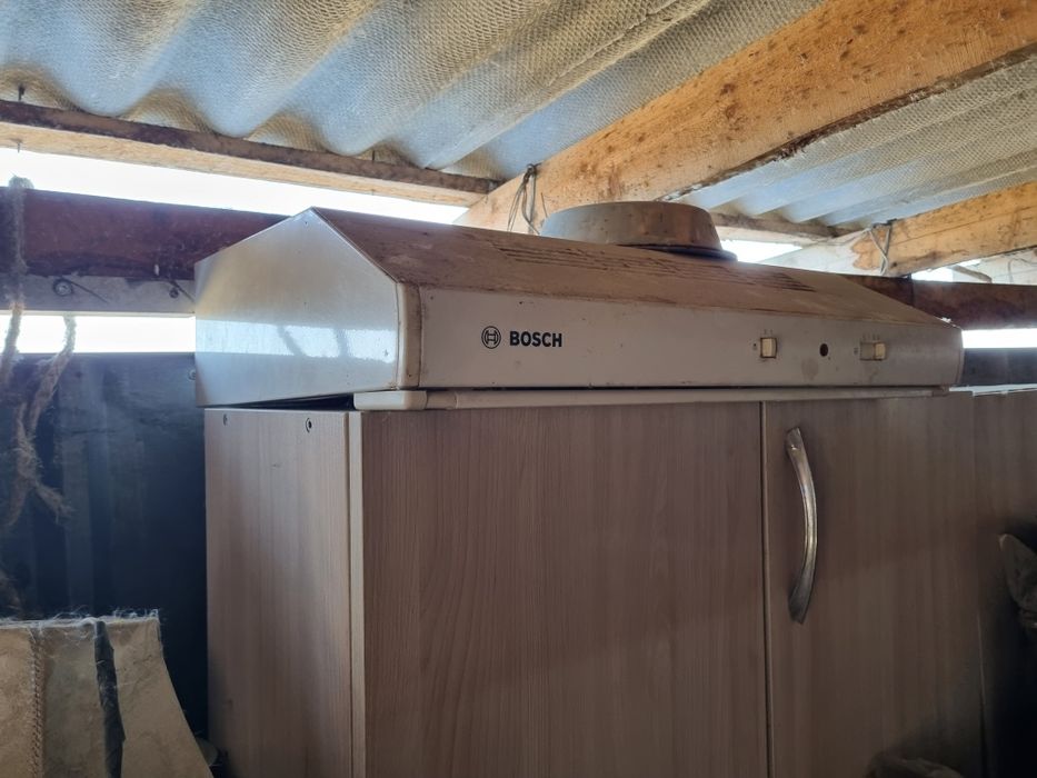 Продам вытяжку над газом