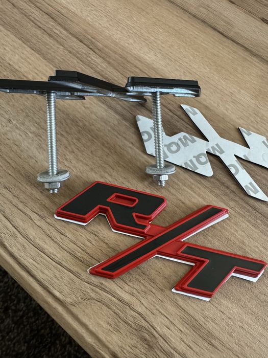 Метални Емблеми и решетка за Dodge