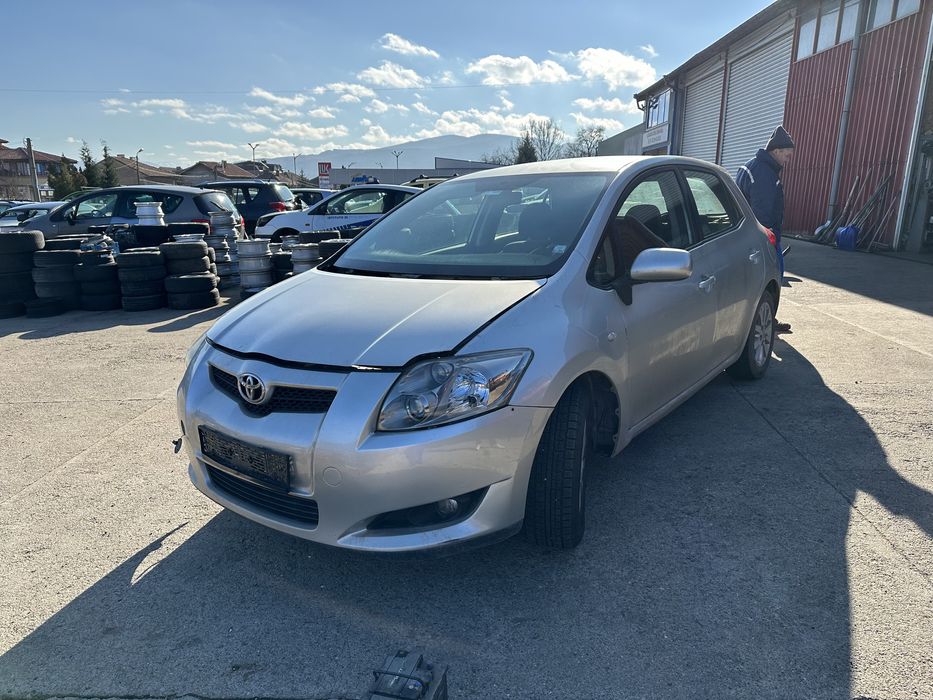Toyota Auris 1.6 НА ЧАСТИ