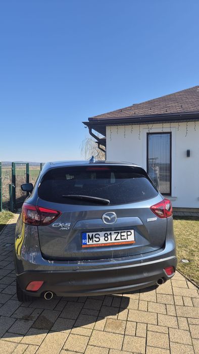 Vând Mazda . Detalii în privat