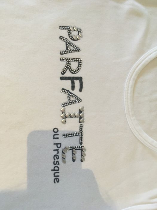 tricou de bumbac alb, cu mesaj Parfaite, din pietre, scris pe piept