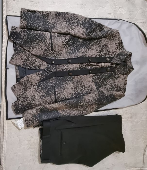 Costum pentru evenimente (purtat o singura data,negociabil)