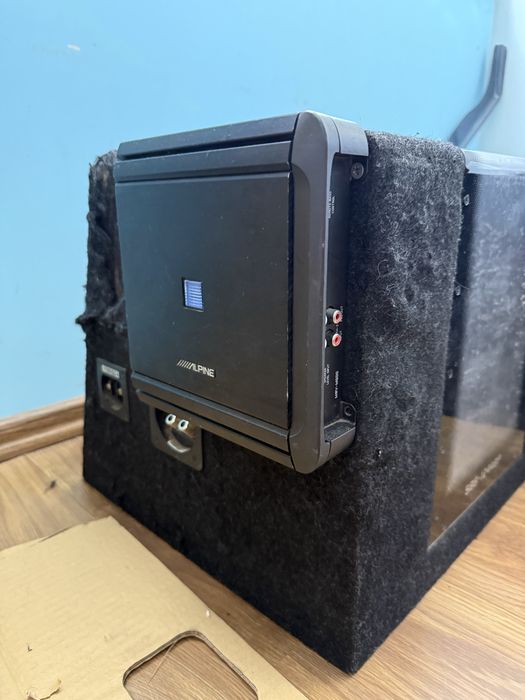 Продавам 2 бас каси с усилватели