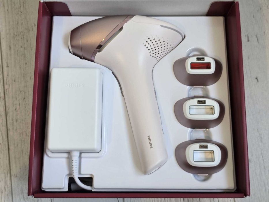 CA NOU: Epilator IPL Philips Lumea Seria 9900 BRI977/00 cu aplicatie SkinAI