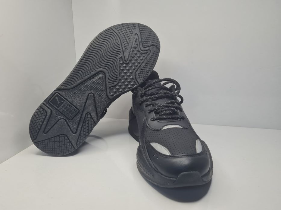 Маратонки Puma RS-X Triple Black

Чисто нови с кутия.

Номер 42 стелка