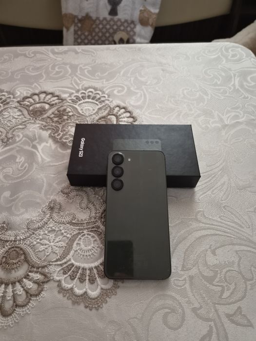 Samsung S23 256gb.
