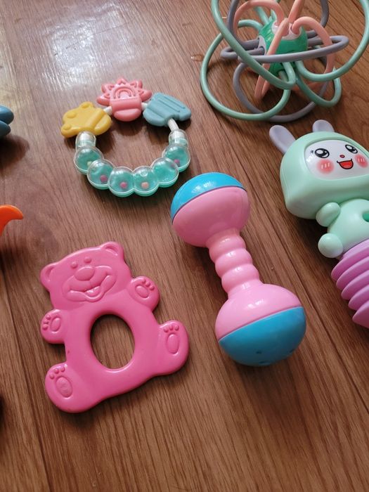Игрушки погремушки для малыша