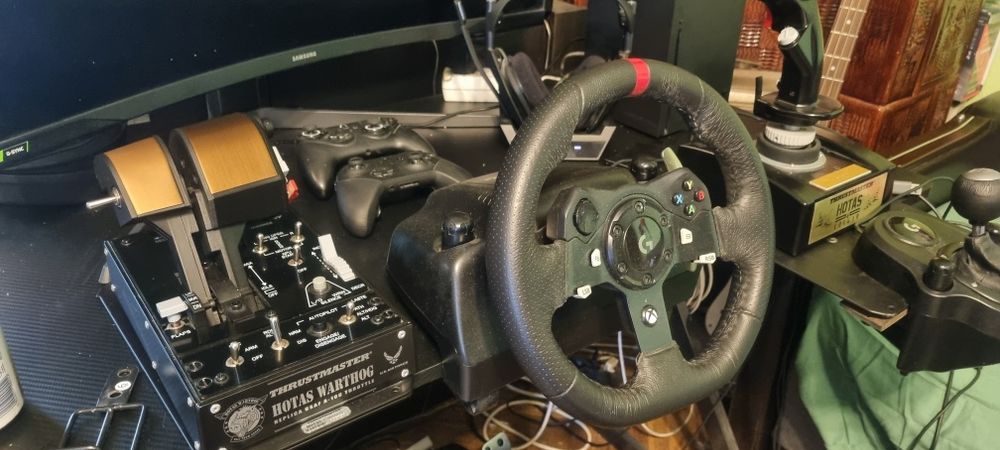Vand volan Logitech g920 pentru xbox si pc