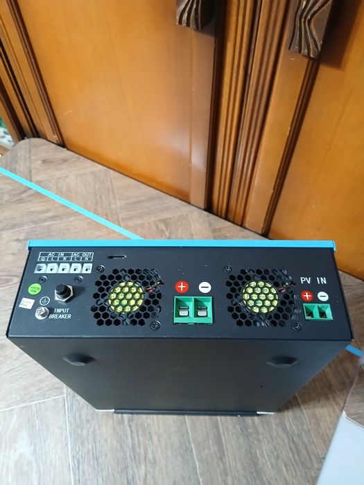 Vând INVERTOR Hibrid Easun Isolar SMH-II-3.2K  3,2KV/3000W