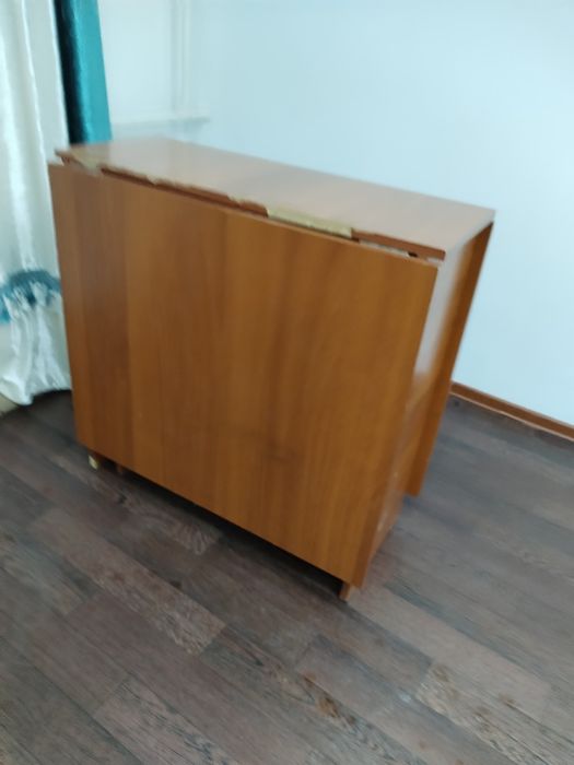Продам стол книжка