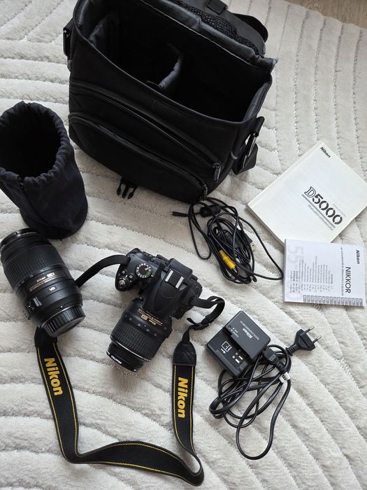 Nikon  D5000 + 2 обектива (18-55mm VR & 55-300mm VR) + Чанта и аксесоари