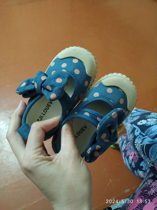 Продам детскую новую обувь