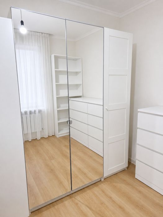 Трехдверный шкаф IKEA