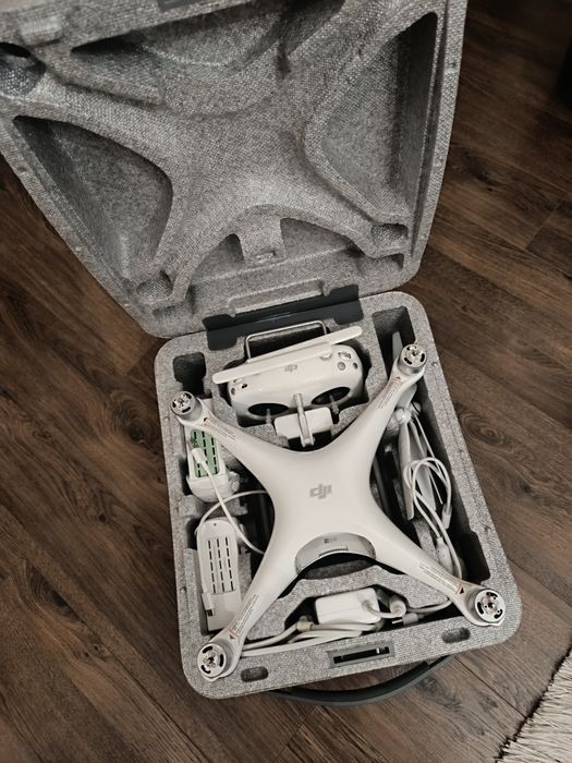 Квадрокоптер, дрон, DJI Phantom 4