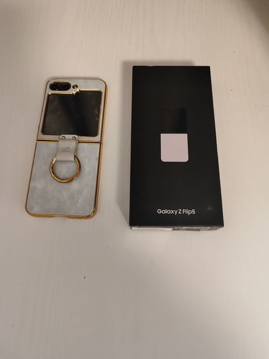 Телефон Samsung GalaxyZ Flip5